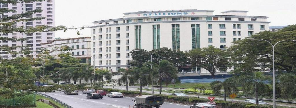 Stallions Suites Penang Jelutong Экстерьер фото